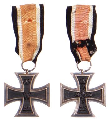 German military medal, Iron Cross, 1914, Second Class, worn ribbon, medal in good condition.