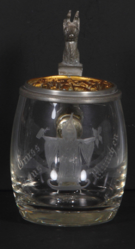 Glass stein, .25L, blown, clear, wheel-engraved, Gruss aus M&uuml;nchen, copper inlaid lid: Gasthaus, pewter strap glued, body mint.