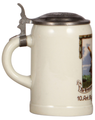 Third Reich stein, .5L, porcelain, 10. Art. Rgt. 11 [E.] Batt., 1939, incised pewter lid: Regensburg scene, owner's name on lid, mint. A DETAILED PHOTO OF THE BODY & THE LID IS AVAILABLE, PLEASE EMAIL YOUR REQUEST. - 3