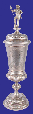 Silver-plated pokal, 15.5'' ht., Dem besten Turner im 5. Kampf Ausser Gau aus Staatspreis, finial: athlete stands on a 50 Kilo weight, very good condition.