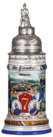 Regimental stein, .5L, 11.5'' ht., porcelain, 4. Comp., bayr. Inft. Regt. Nr. 7, Bayreuth, 1908 - 1910, Kaisermanöver 1909, four side scenes, lion thumblift, named to: Chr. Schnabel, screw-off lid with prism underneath, mint.